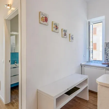 1 Bedroom Stunning In Apartment *